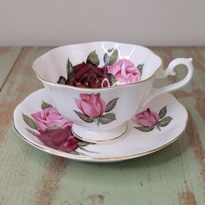 Royal Albert Bone China England – “Old English Rose” Teacup & Saucer